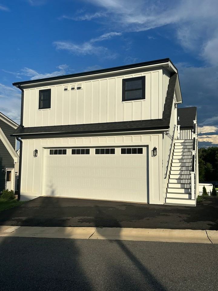 404 Phillips Aly - Photo 2 of 13