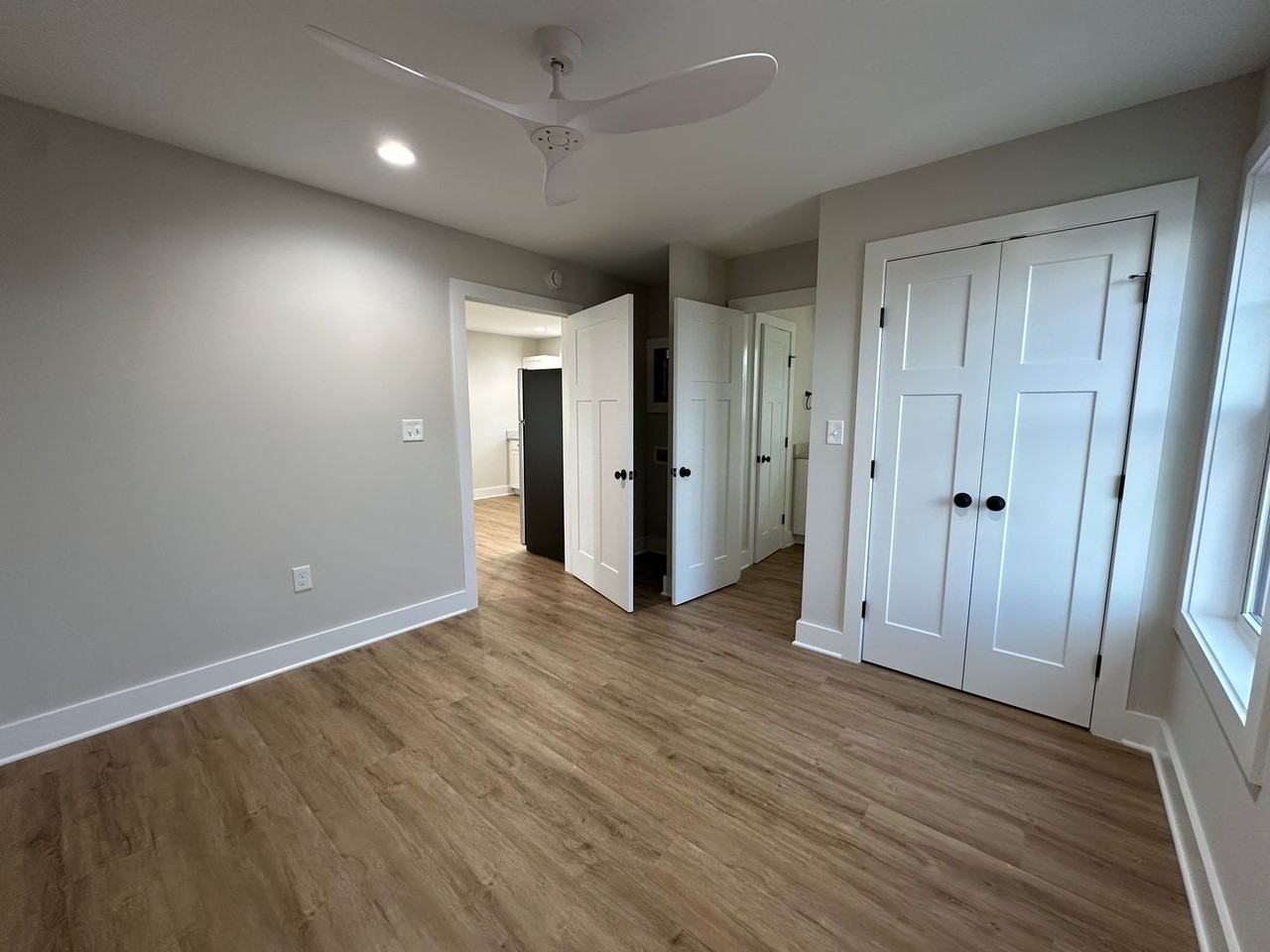 404 Phillips Aly - Photo 6 of 13