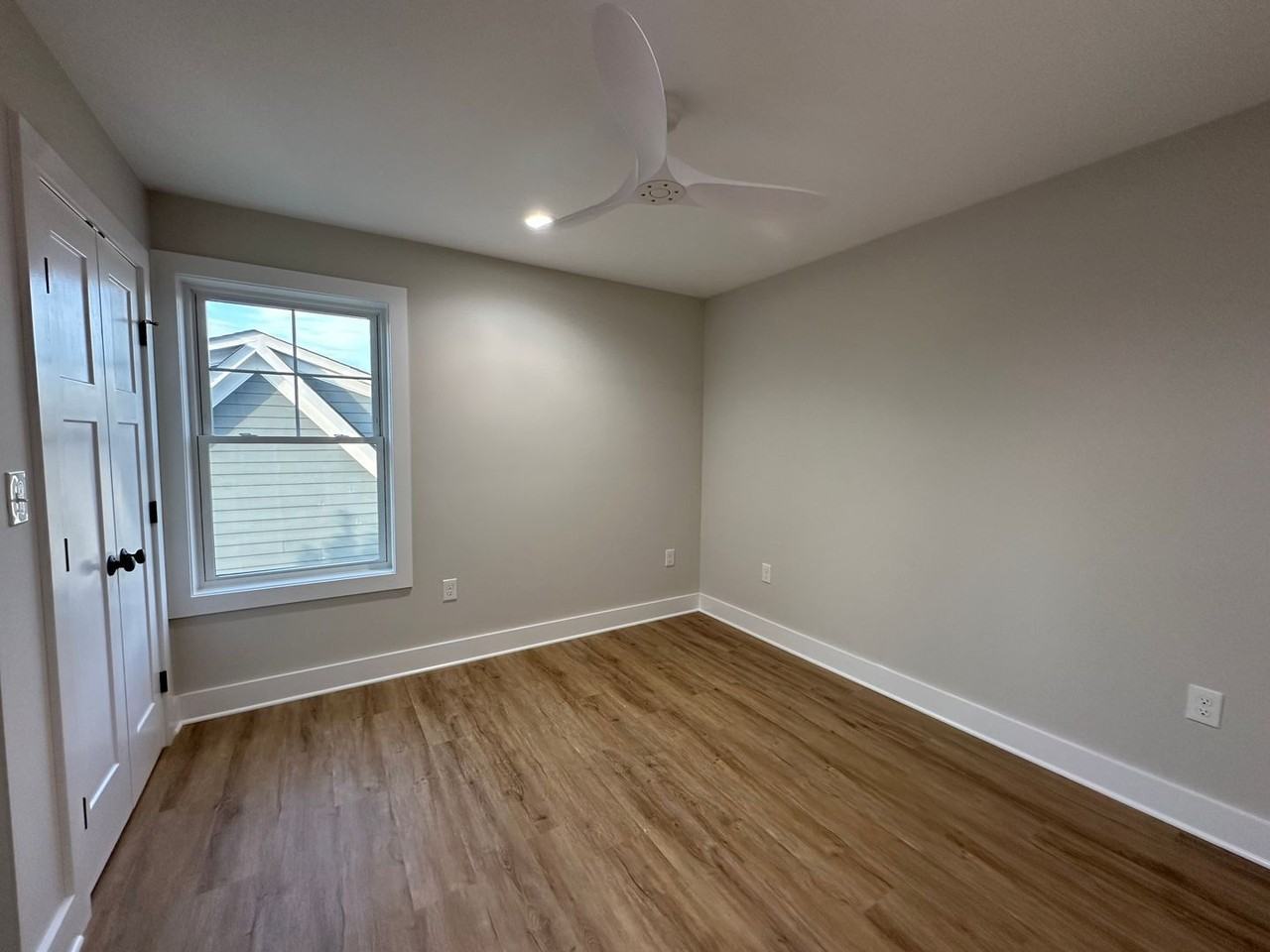 404 Phillips Aly - Photo 7 of 13