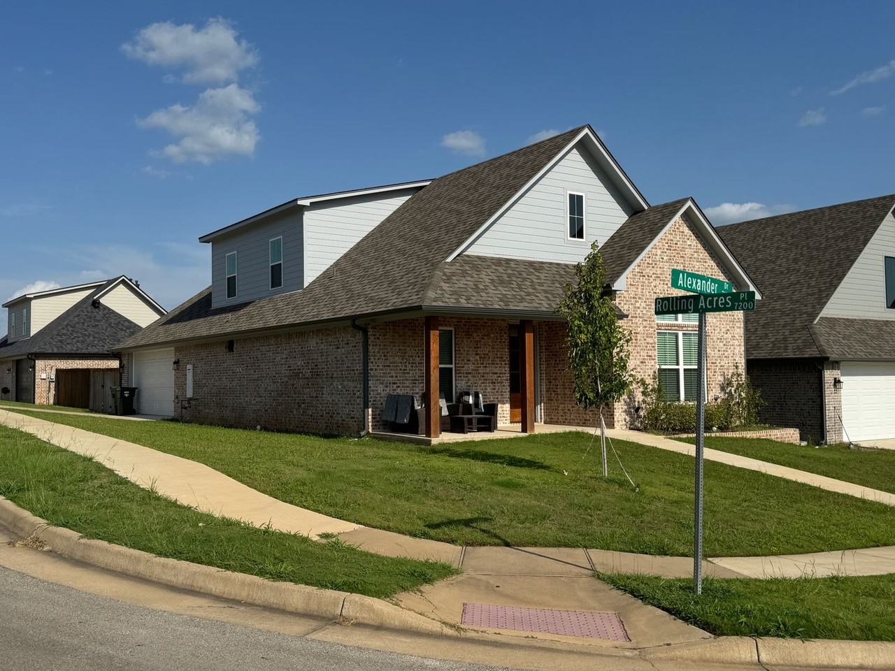 7110 Alexander Dr - Photo 3 of 36