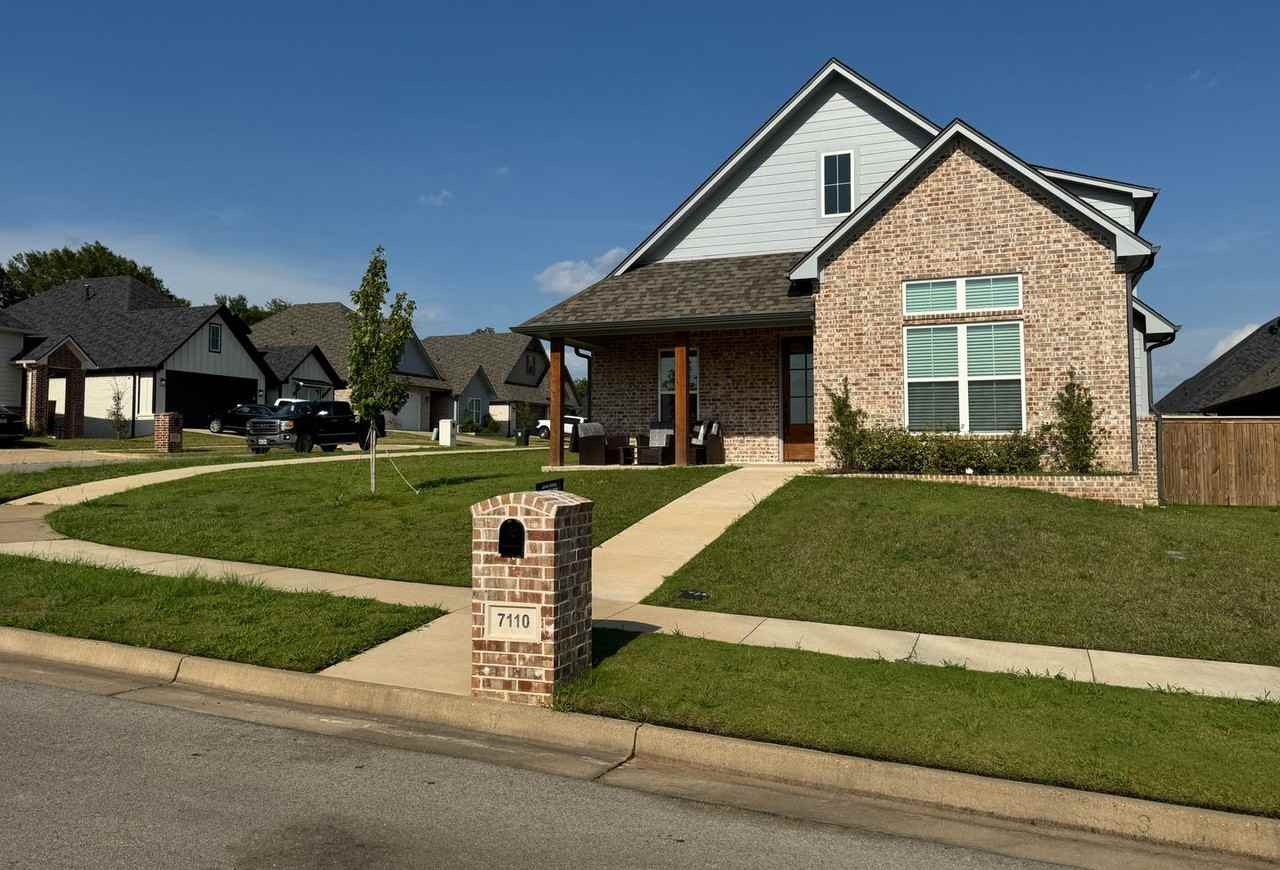 7110 Alexander Dr - Photo 4 of 36