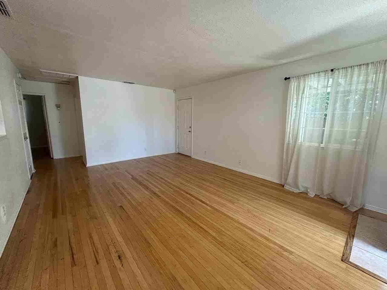 4607 11th Ave - Photo 3 of 18