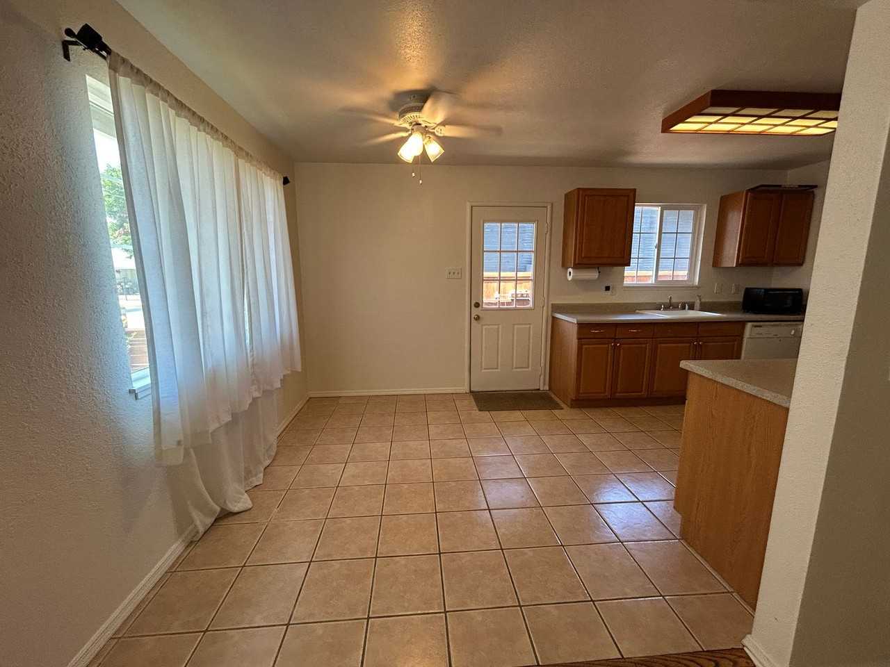 4607 11th Ave - Photo 4 of 18