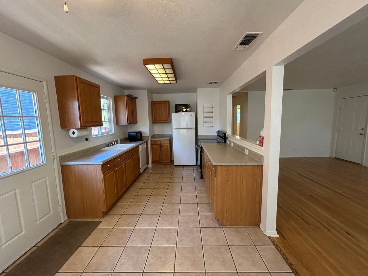 4607 11th Ave - Photo 5 of 18