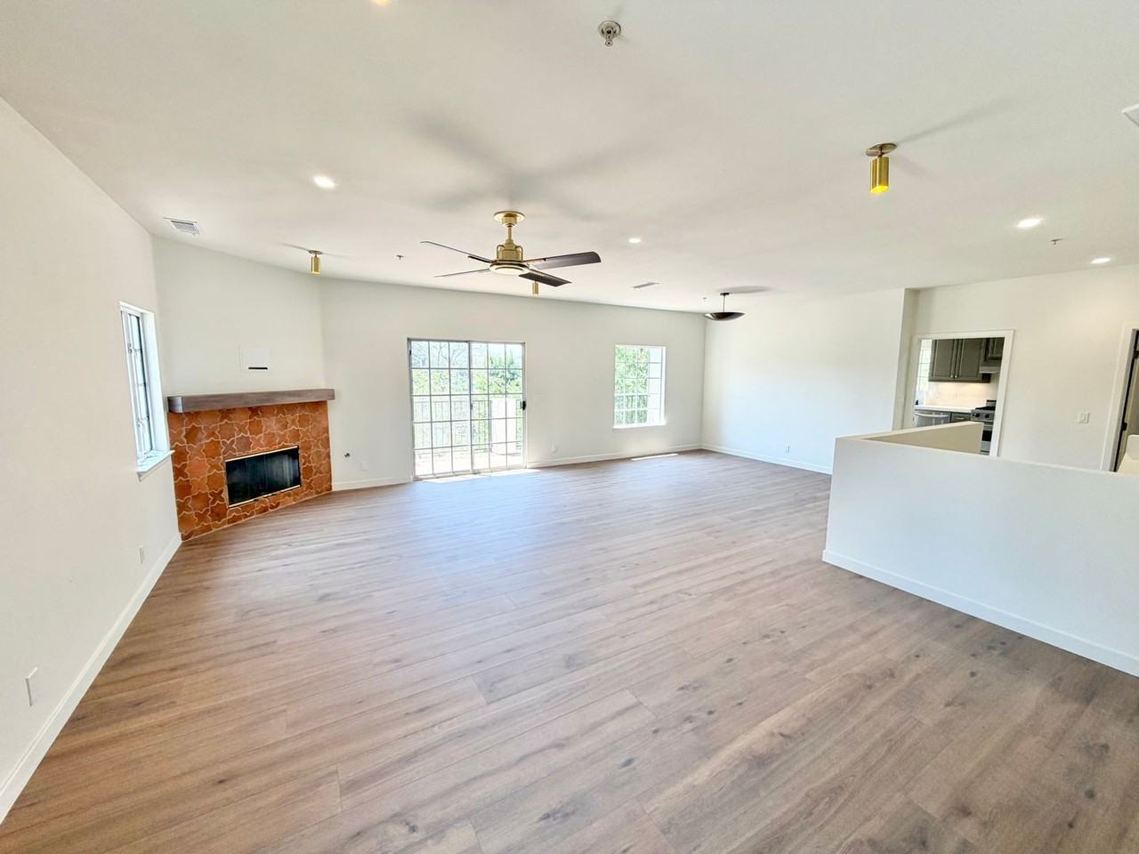 1515 Indiana Ave - Photo 3 of 50