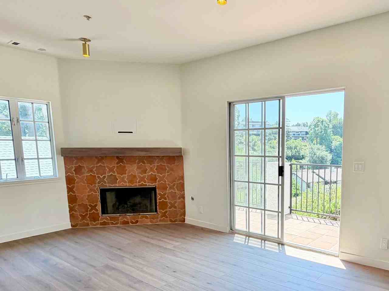 1515 Indiana Ave - Photo 4 of 50