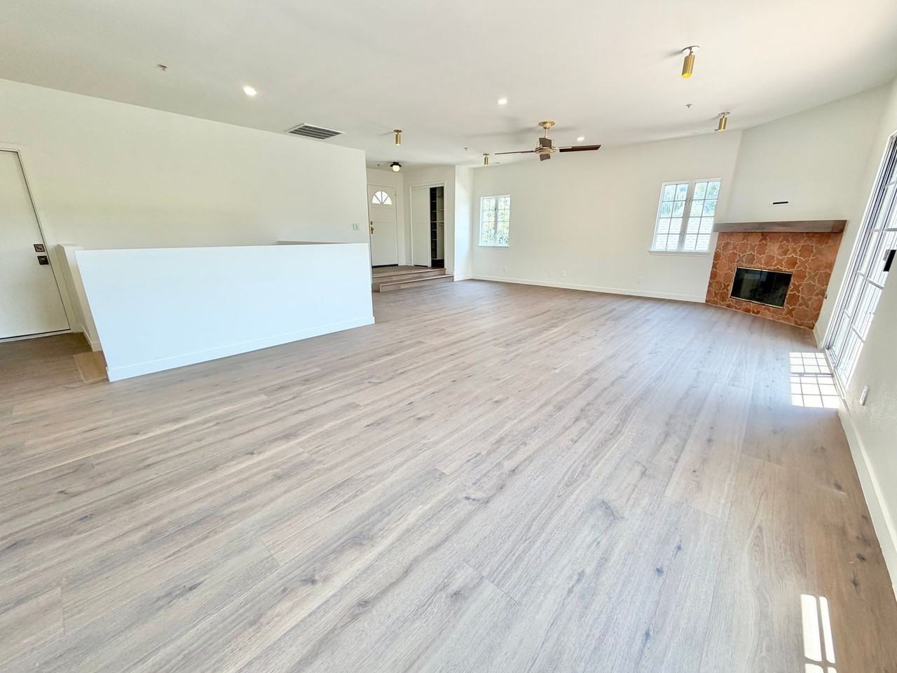 1515 Indiana Ave - Photo 6 of 50