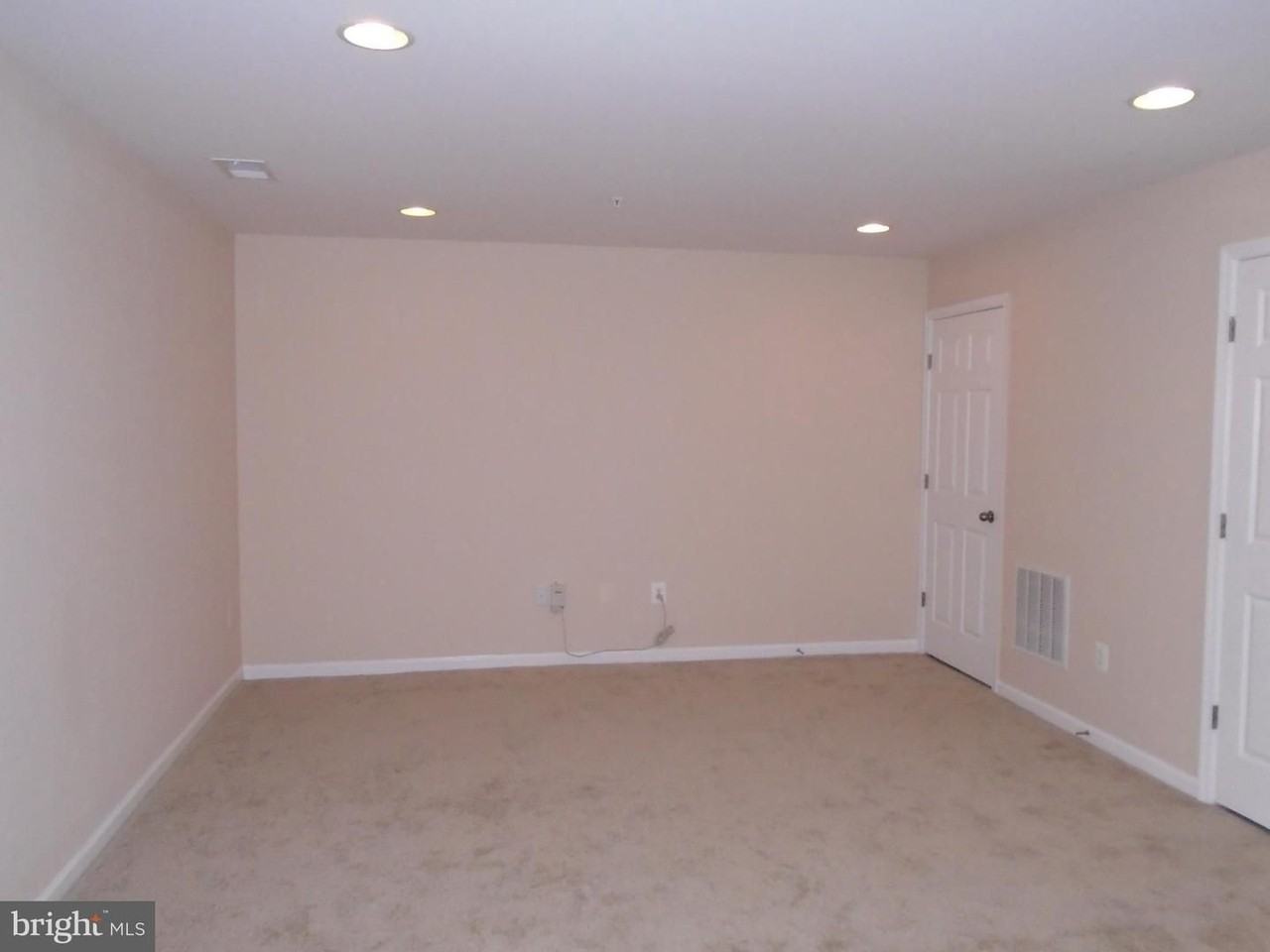 7886 River Rock Way - Photo 4 of 22