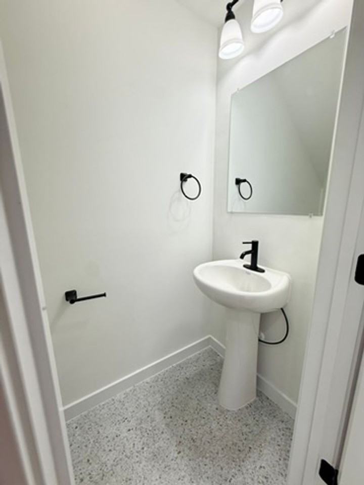 141 Cannon Rd - Photo 5 of 15