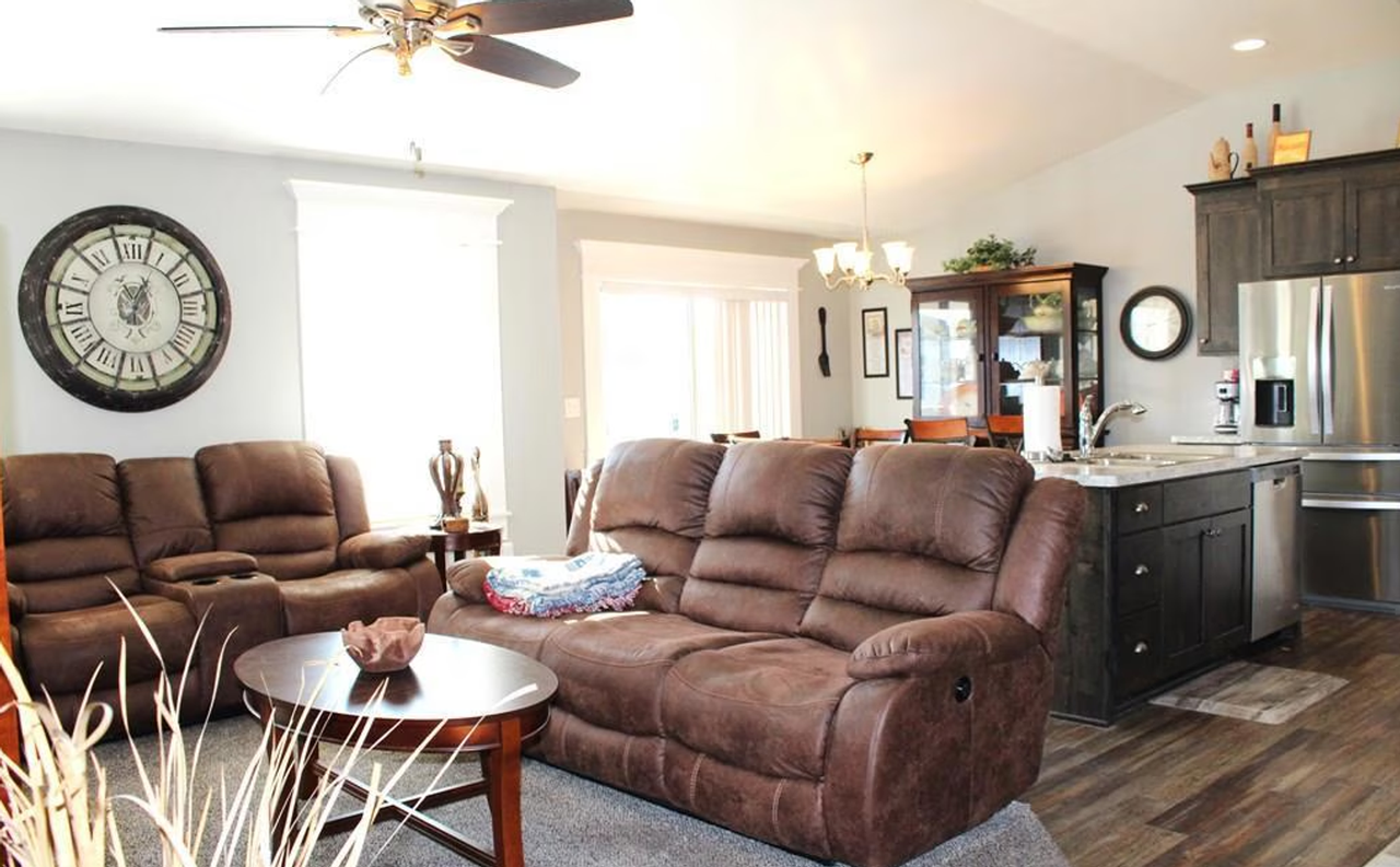 5172 Ryanne Way - Photo 4 of 34