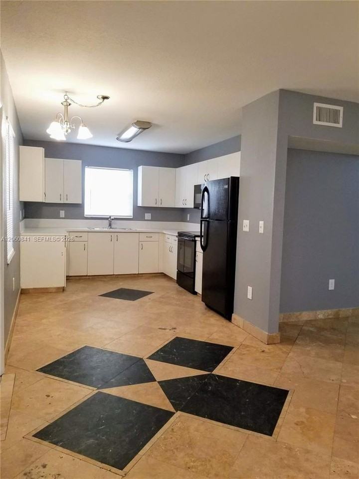 2761 2761 NW 6th Street 2761, Pompano Beach, FL 33069 - 2119 #2119 - Photo 2 of 14