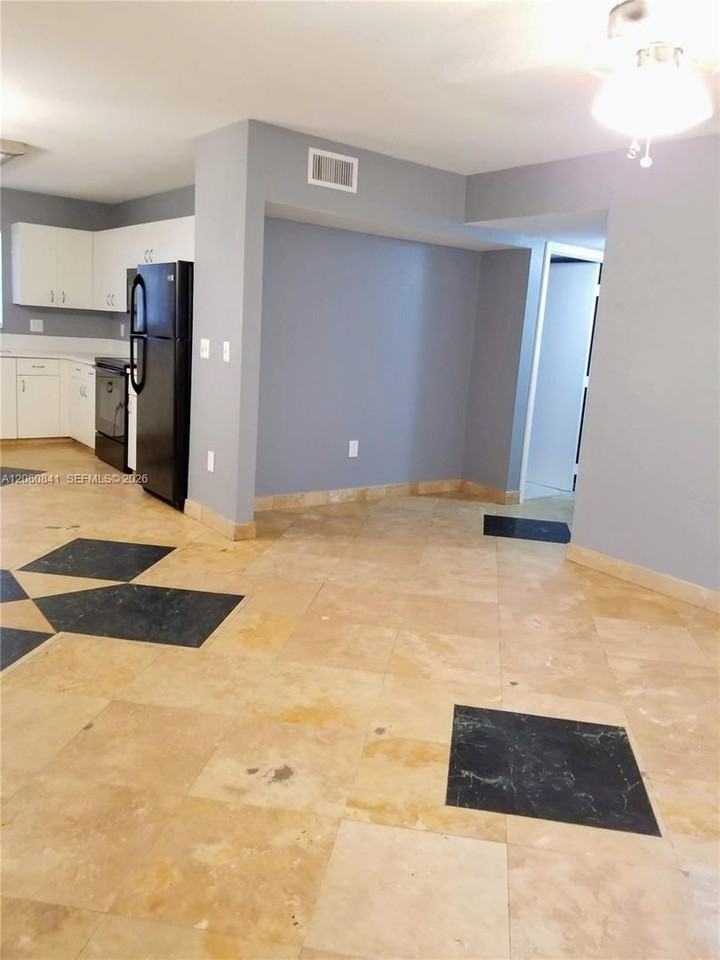 2761 2761 NW 6th Street 2761, Pompano Beach, FL 33069 - 2119 #2119 - Photo 3 of 14