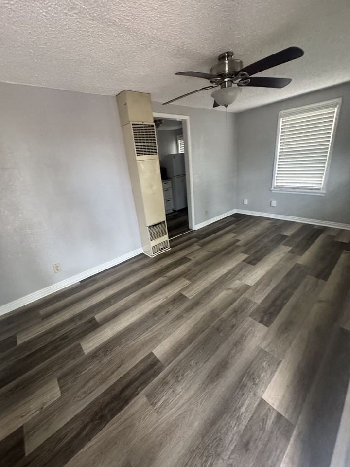 442 N 400 W - Photo 3 of 9