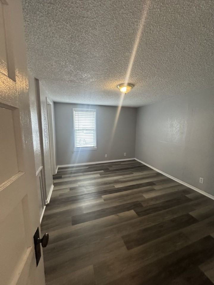442 N 400 W - Photo 4 of 9