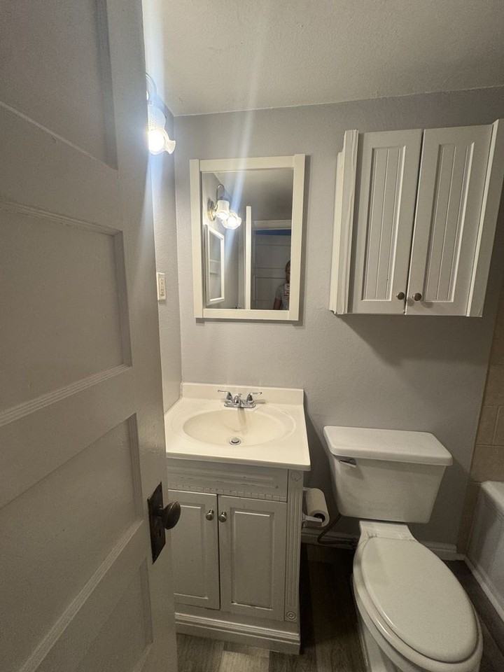442 N 400 W - Photo 7 of 9
