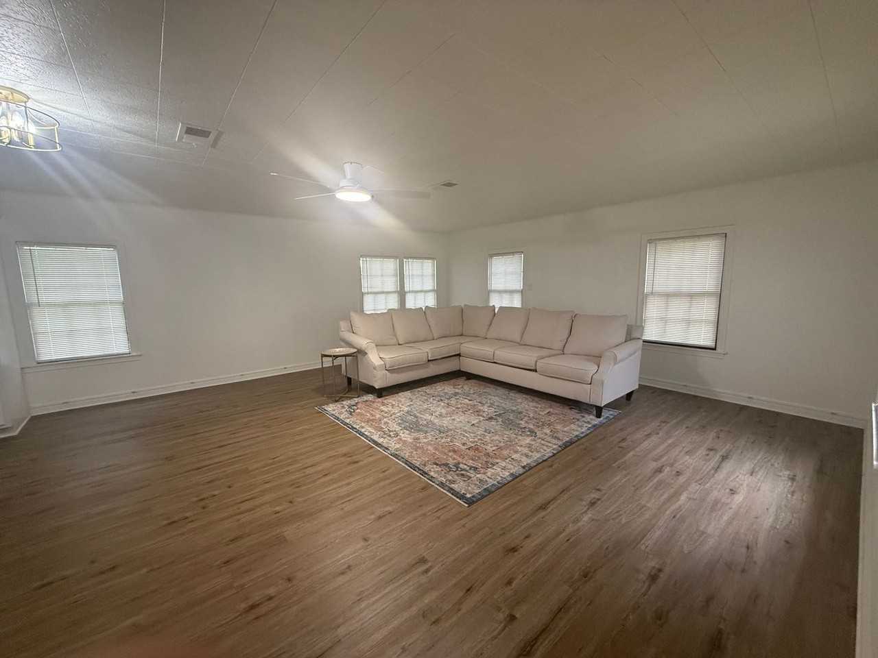 1315 8th St - Photo 3 of 27