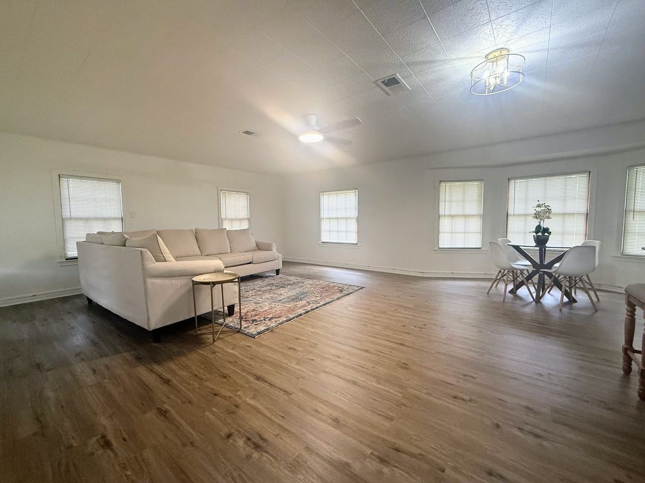 1315 8th St - Photo 4 of 27