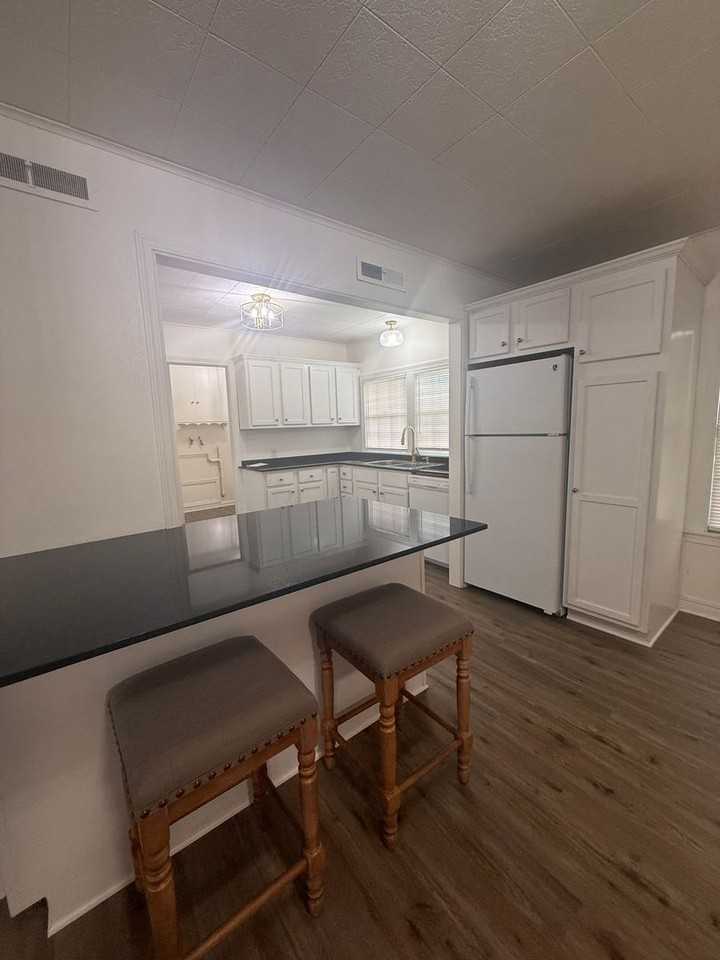 1315 8th St - Photo 6 of 27