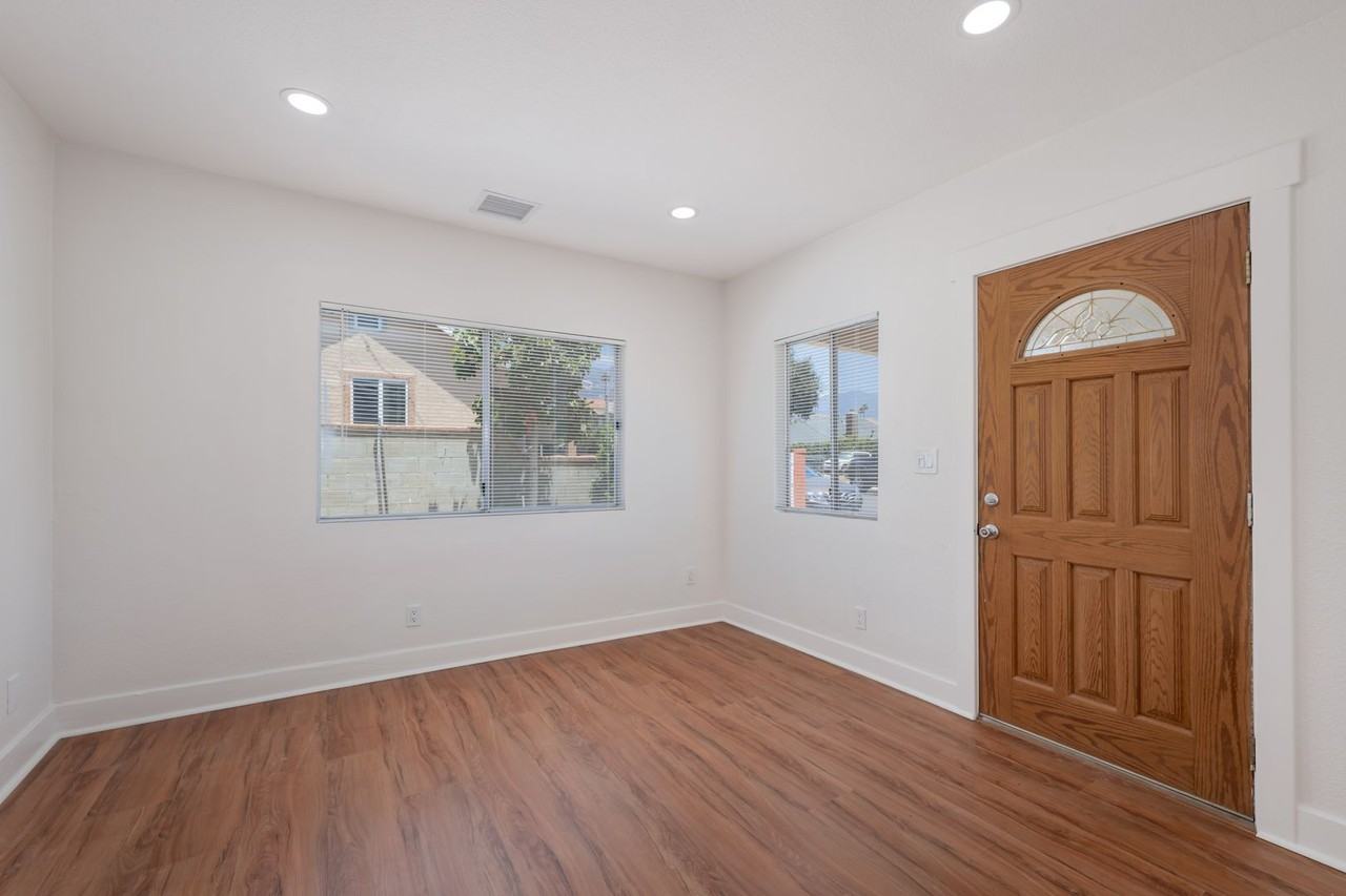 121 S Lotus Ave - Photo 2 of 19