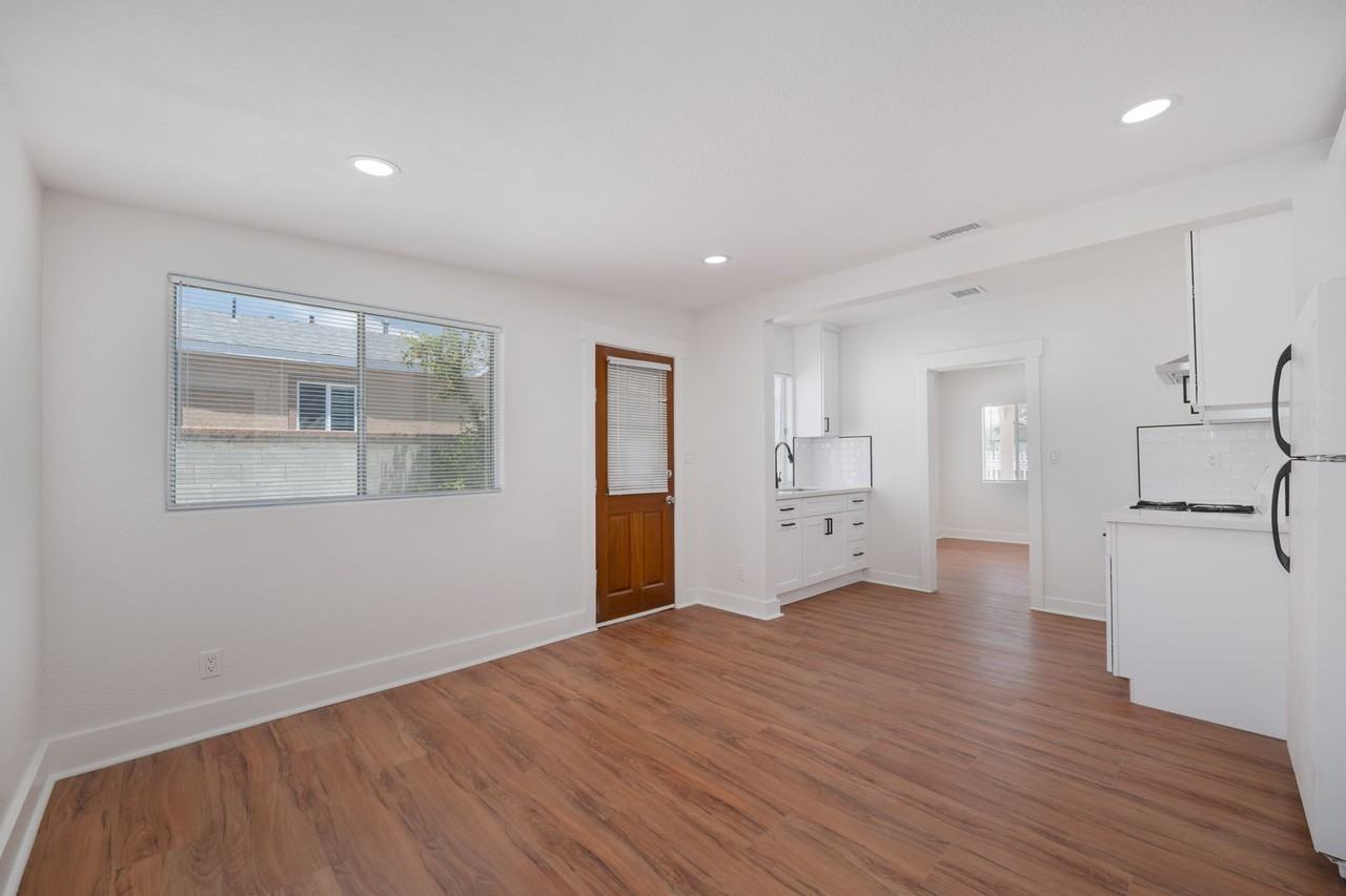 121 S Lotus Ave - Photo 6 of 19