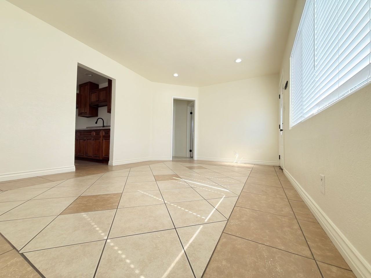 8409 Columbus Ave - Photo 3 of 20