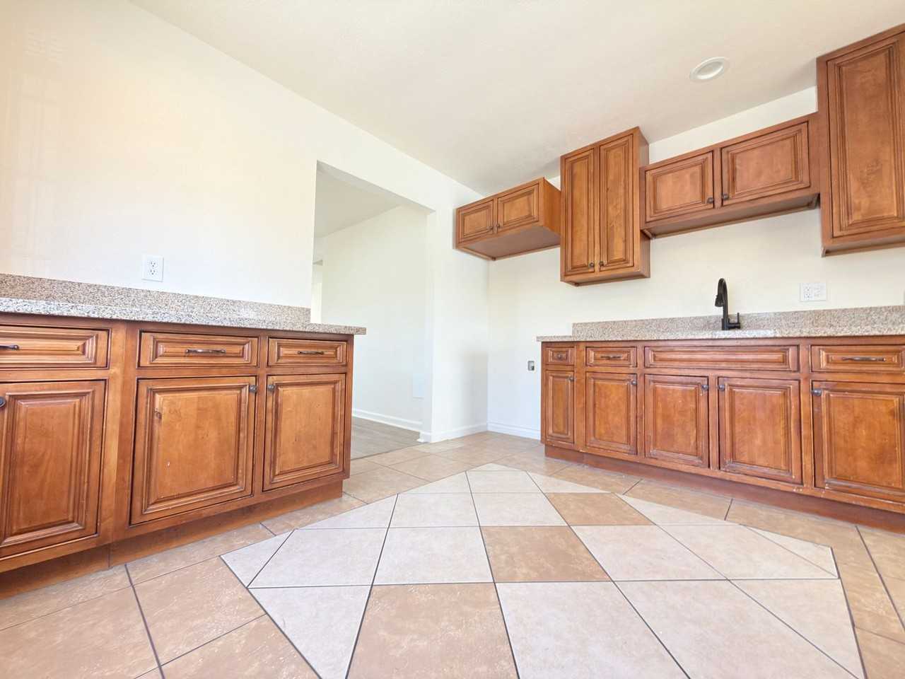 8409 Columbus Ave - Photo 4 of 20