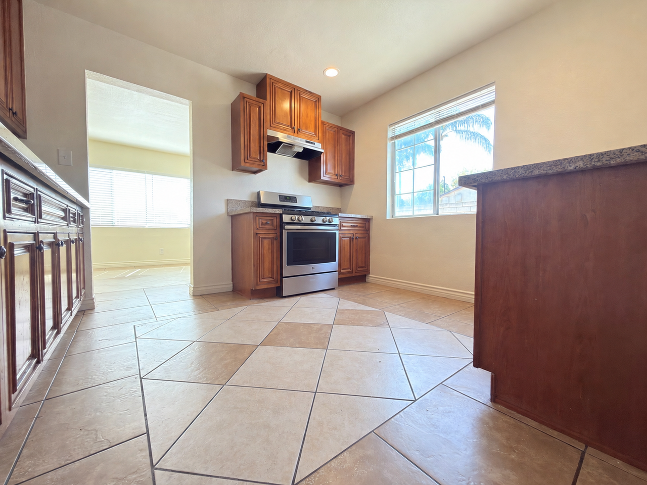 8409 Columbus Ave - Photo 6 of 20