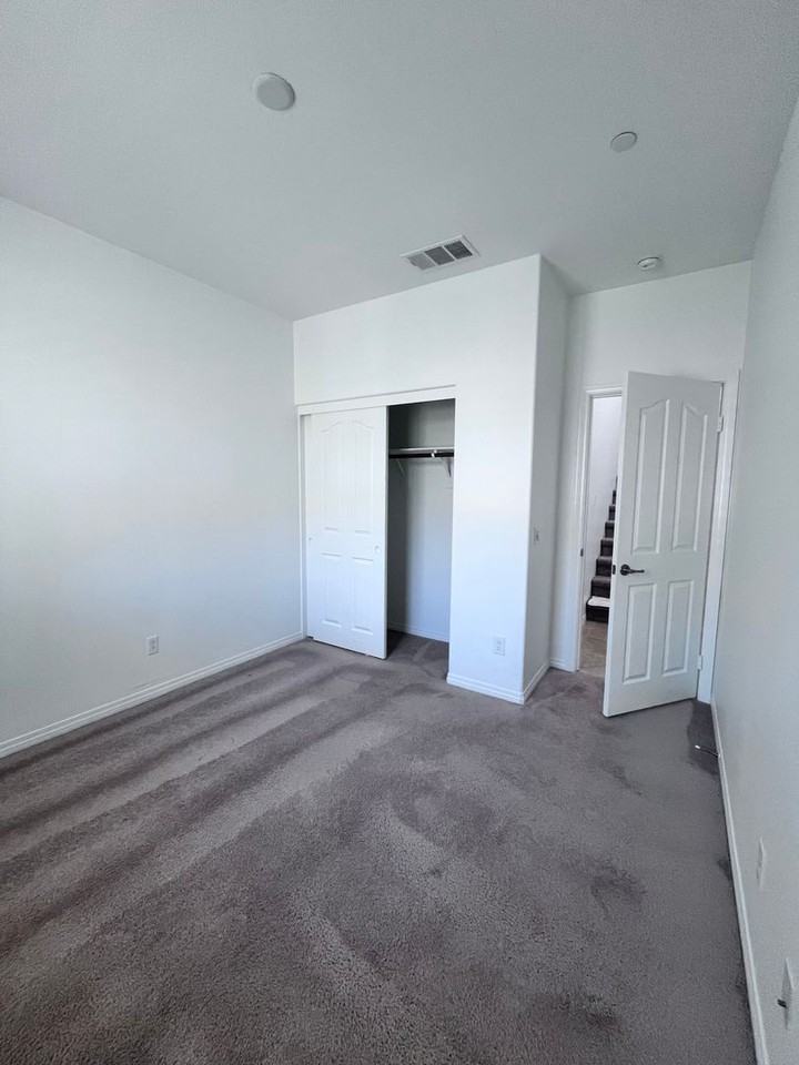 4040 Obsidian Rd - Photo 4 of 14