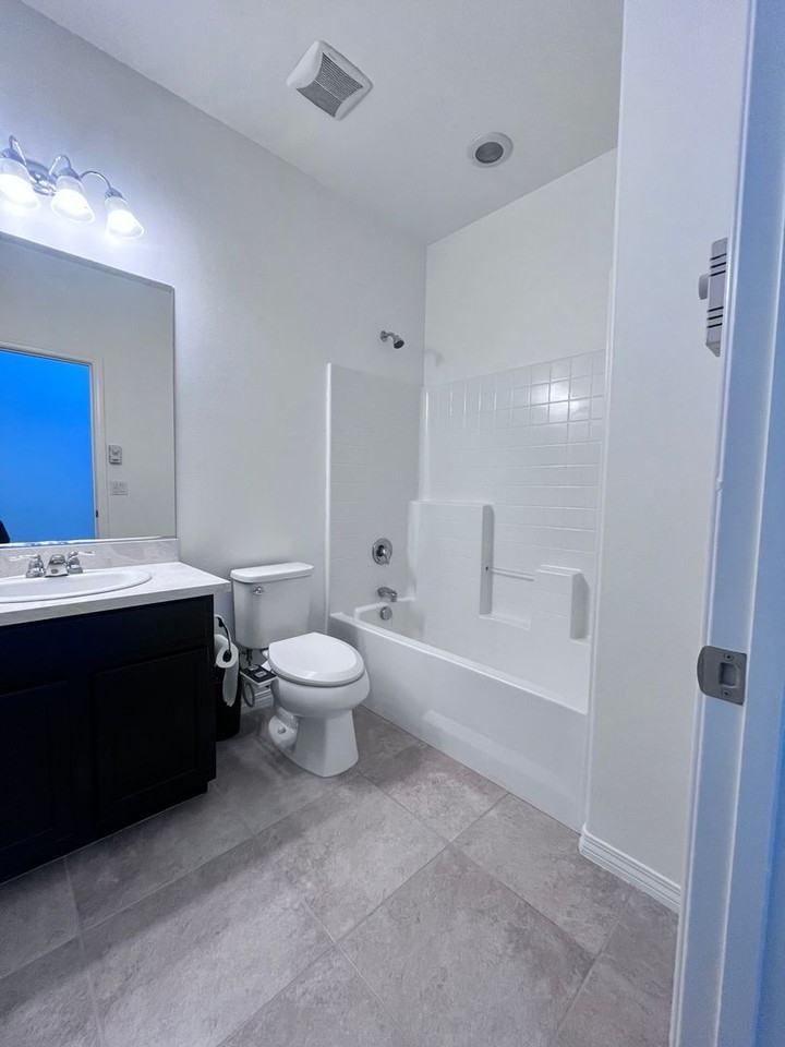 4040 Obsidian Rd - Photo 5 of 14
