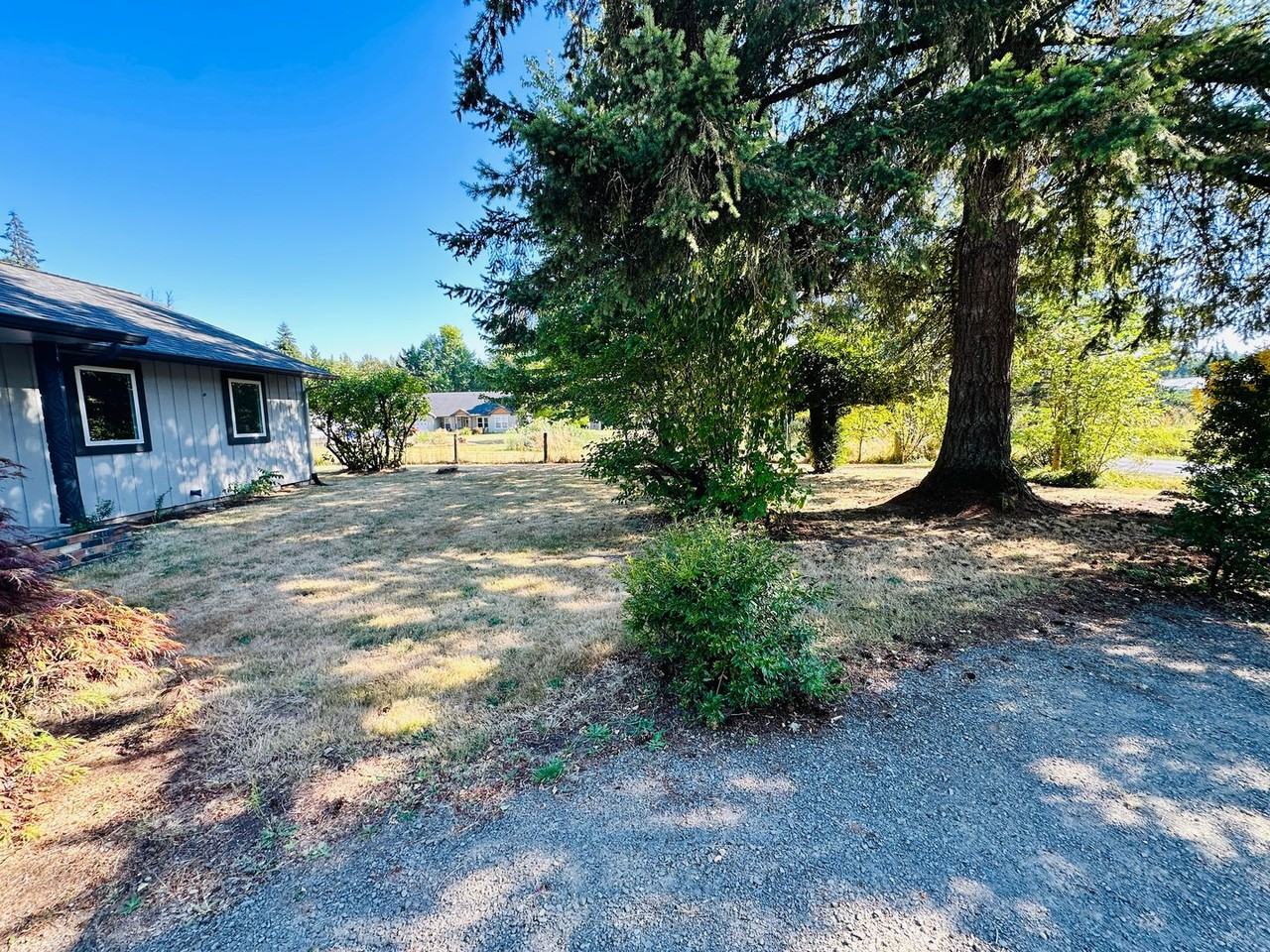 22213 Ne 37th Ave - Photo 2 of 25
