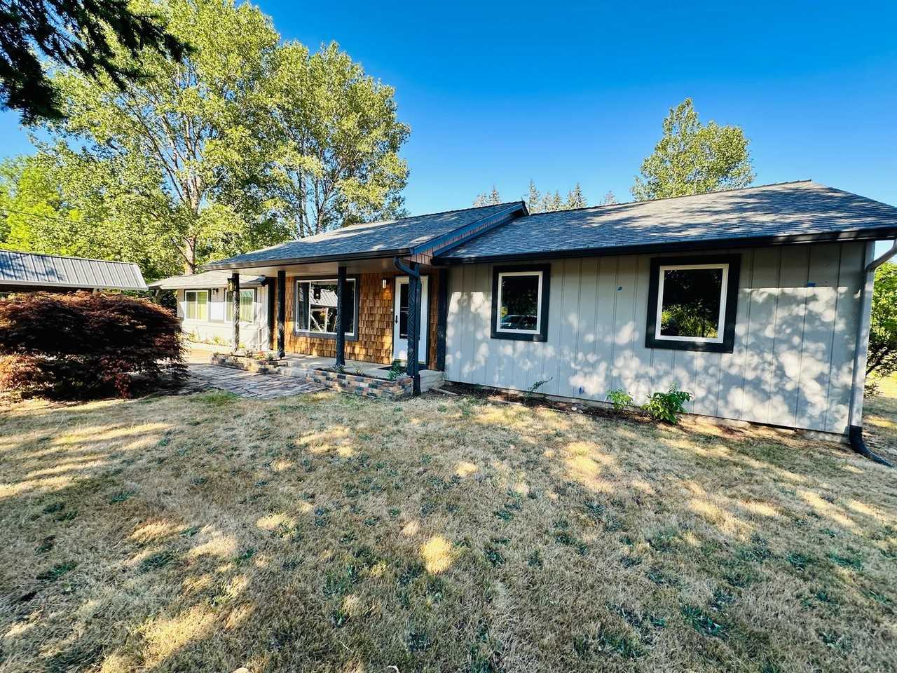22213 Ne 37th Ave - Photo 3 of 25