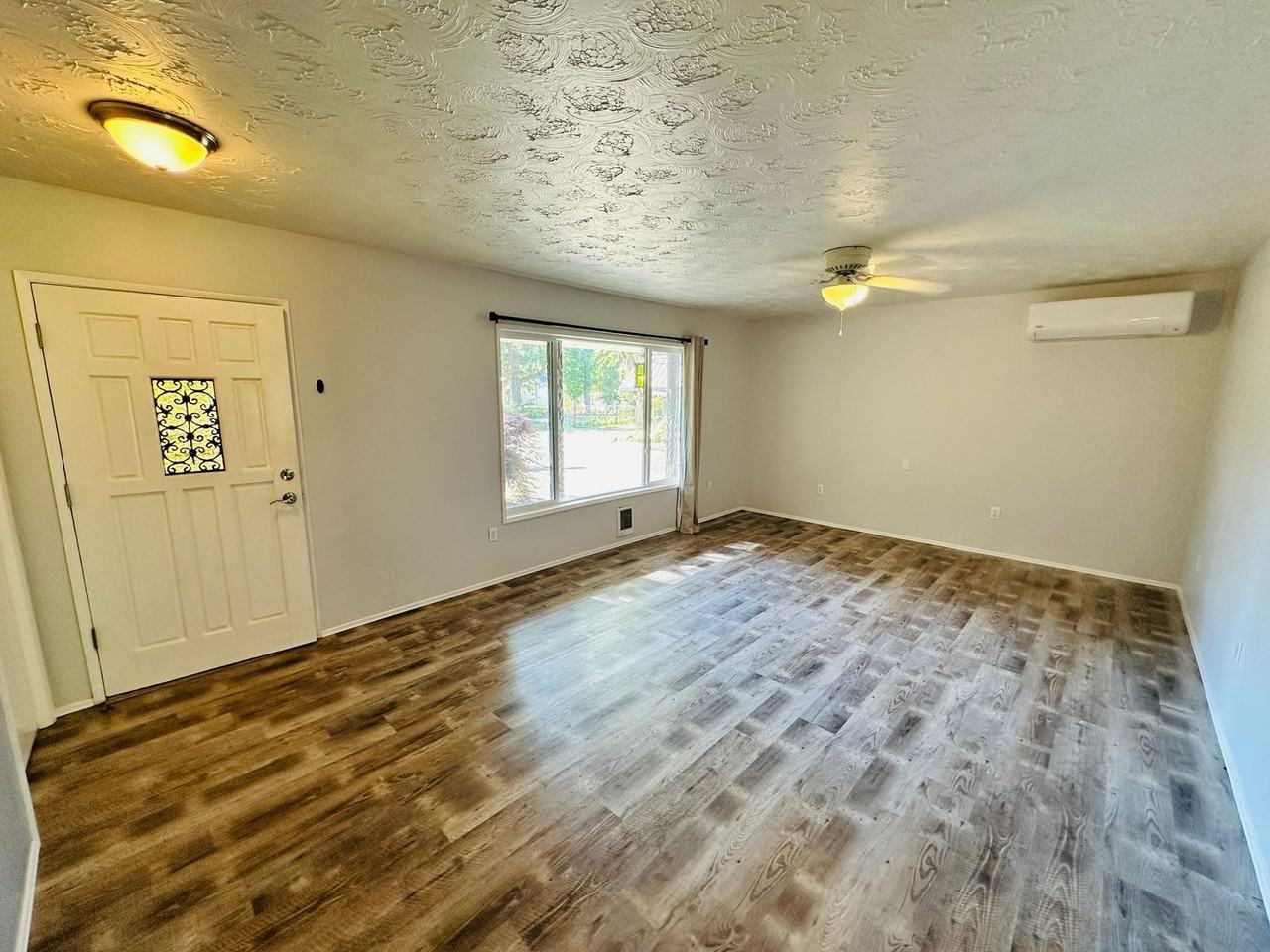 22213 Ne 37th Ave - Photo 5 of 25
