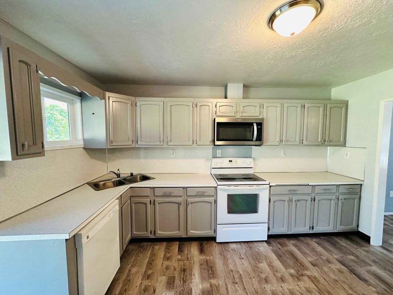22213 Ne 37th Ave - Photo 7 of 25