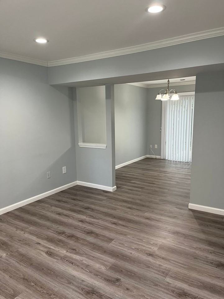 2513 Robinson Pl - Photo 3 of 15
