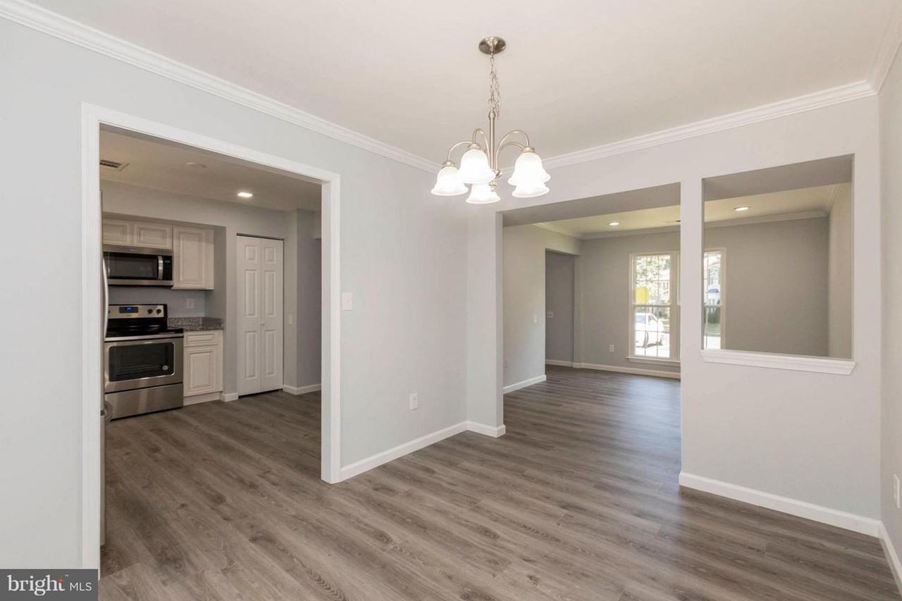 2513 Robinson Pl - Photo 4 of 15