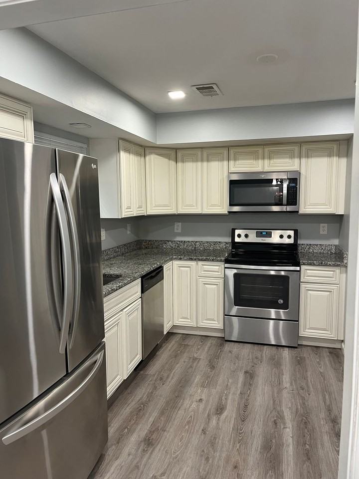 2513 Robinson Pl - Photo 5 of 15