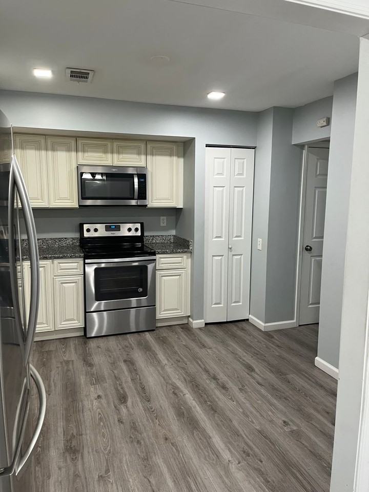 2513 Robinson Pl - Photo 6 of 15