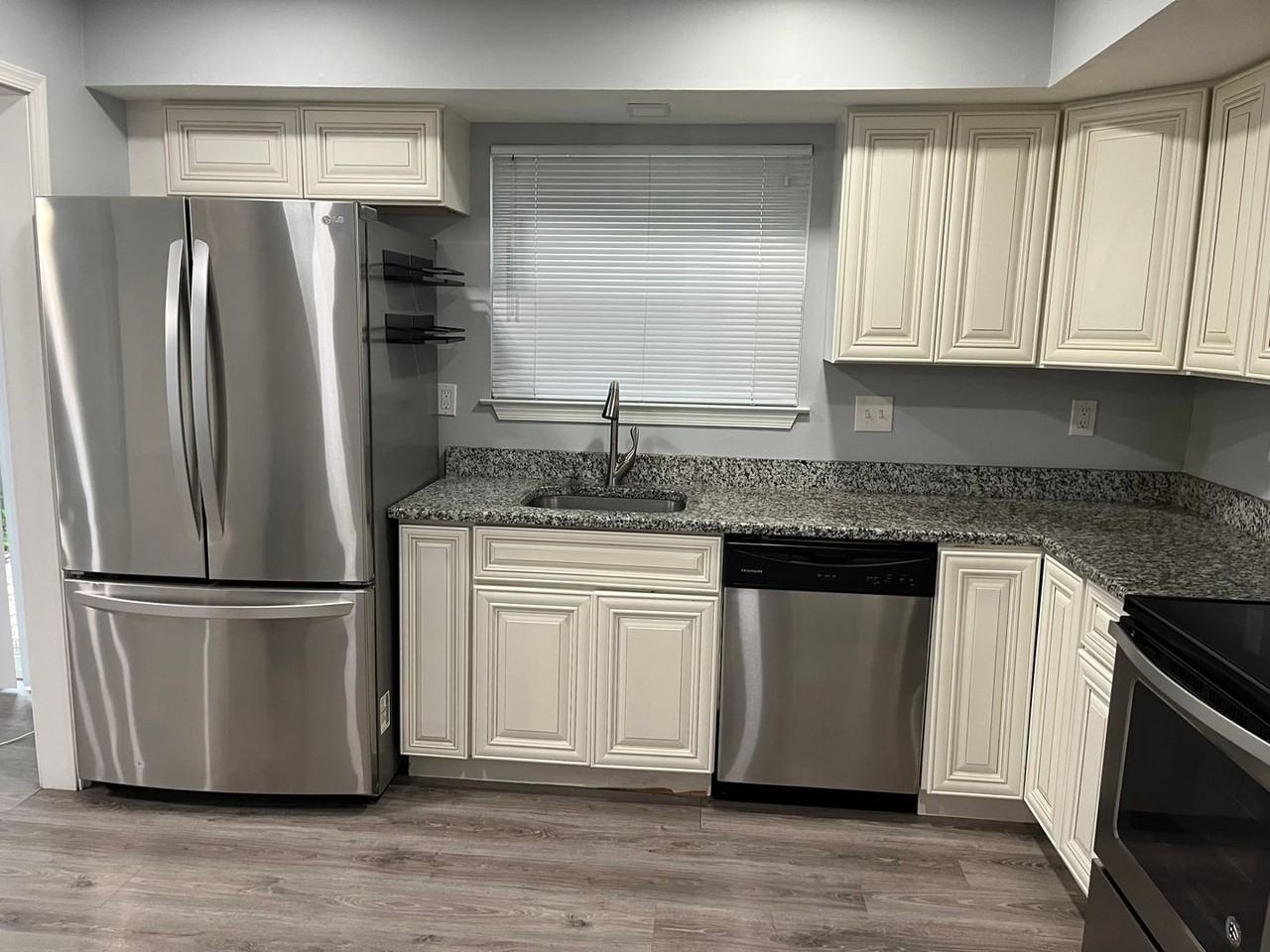 2513 Robinson Pl - Photo 7 of 15