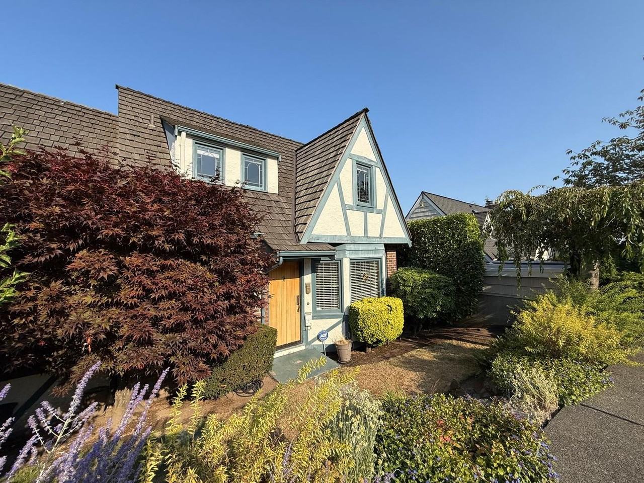 2466 Montavista Pl W - Photo 2 of 38