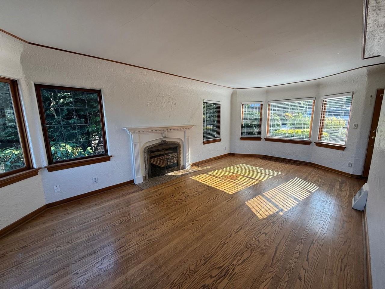 2466 Montavista Pl W - Photo 5 of 38
