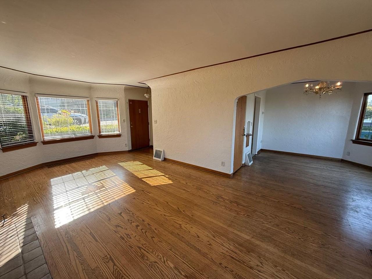2466 Montavista Pl W - Photo 7 of 38