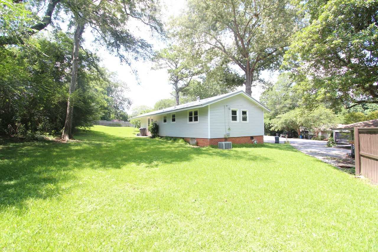 3025 La Haven Cir - Photo 2 of 16