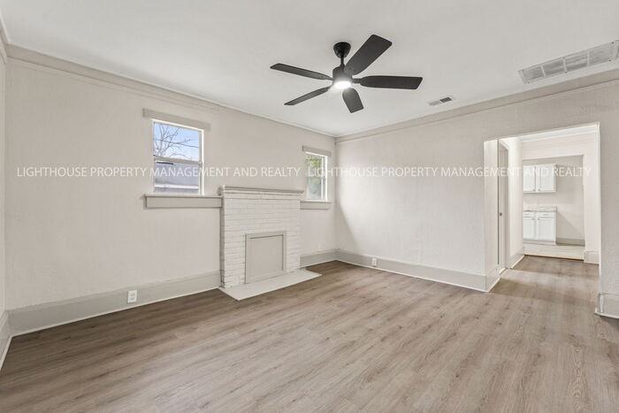 1415 W 31st St - Photo 5 of 21