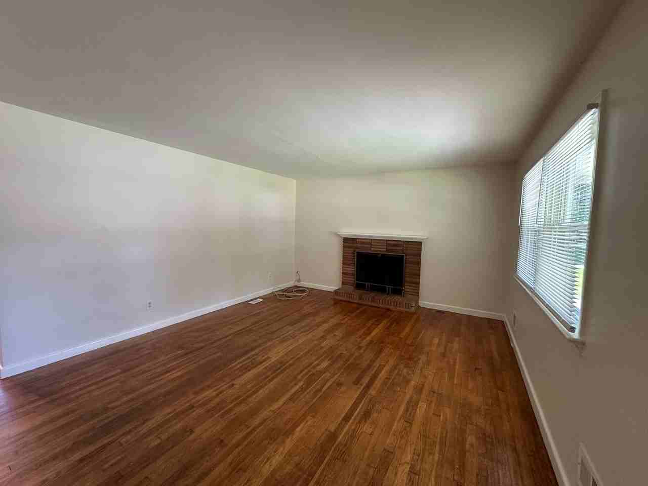 1408 Dermott Ave - Photo 4 of 33