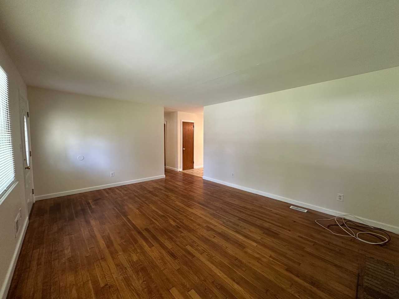 1408 Dermott Ave - Photo 6 of 33