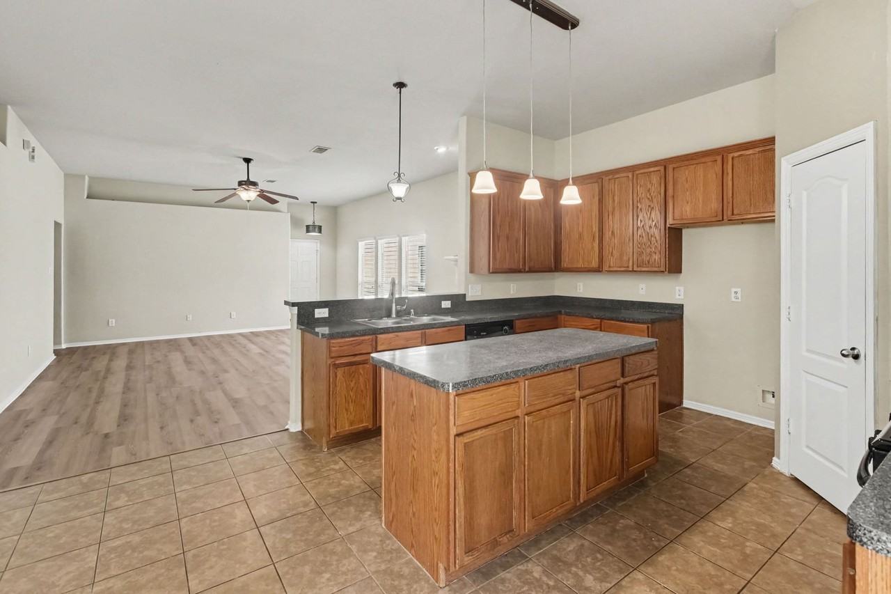 7 Briar Grove Ct - Photo 4 of 16