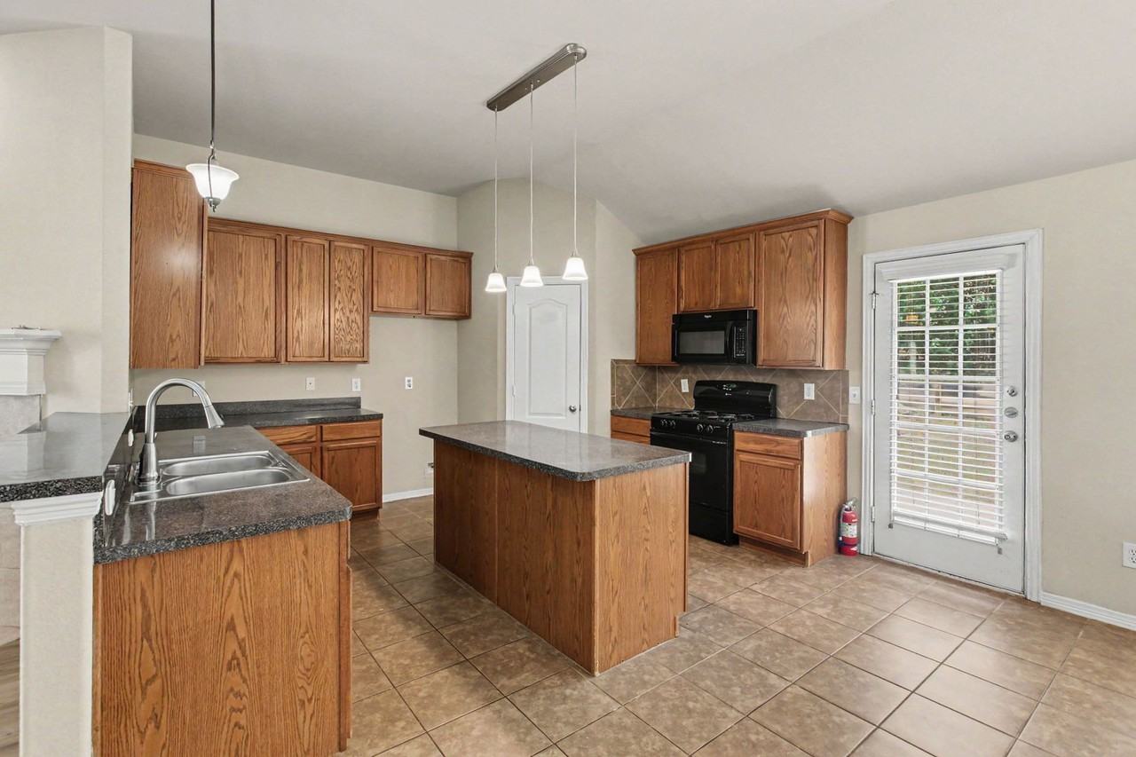 7 Briar Grove Ct - Photo 5 of 16