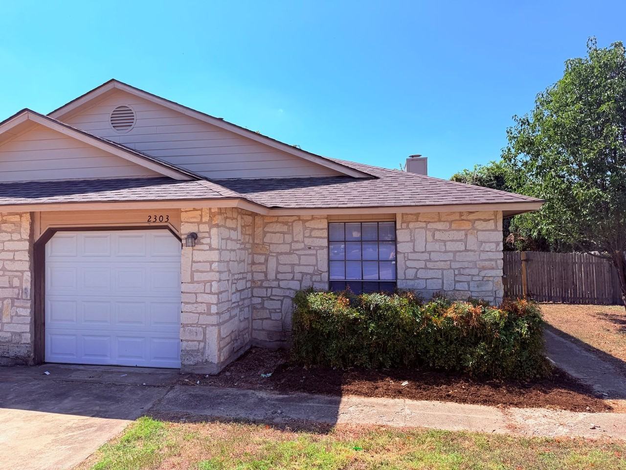 2303 Whitlow Cv - Photo 2 of 33