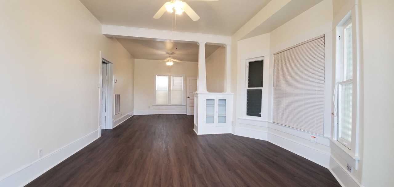 2411 30th St - Photo 6 of 22