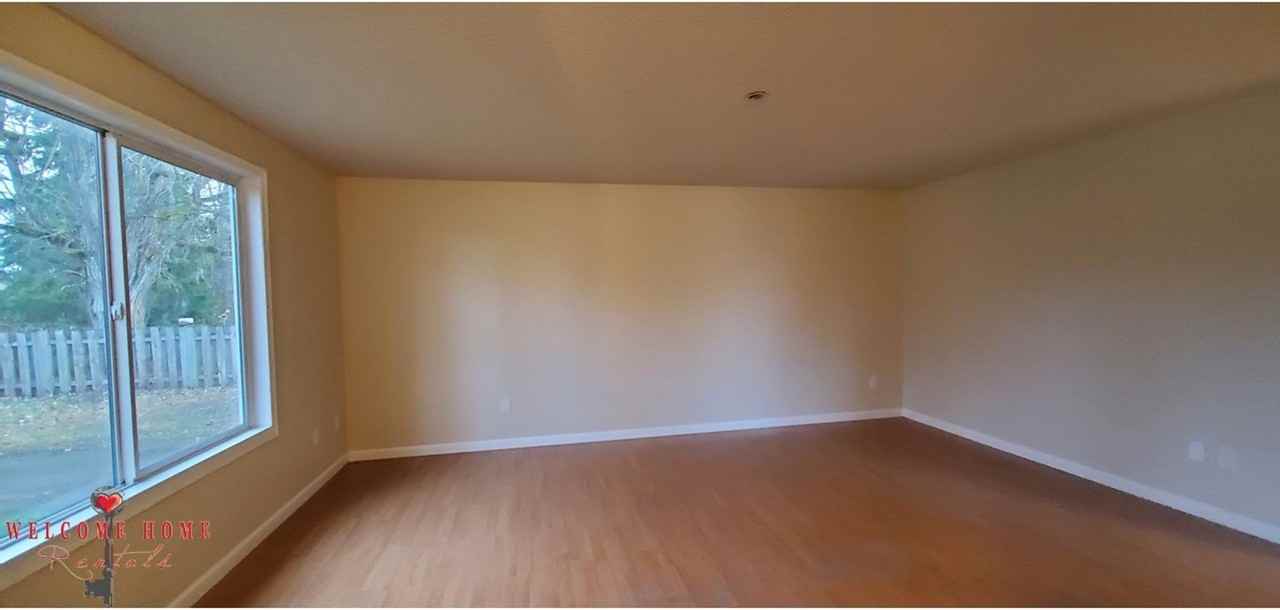 10047 Grove Rd Se - Photo 2 of 17